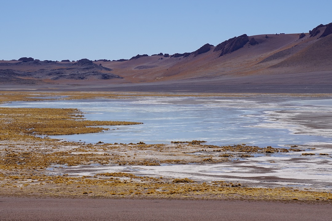 Mirador al Salar de Aguas Calientes Norte, ubicado en la comuna de San Pedro de Atacama y dentro de la Reserva Nacional Los Flamencos. Crédito: Cristóbal Moreno S.